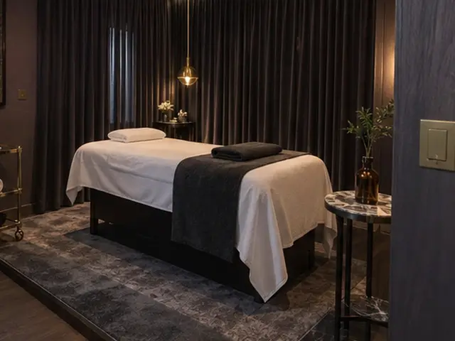 Perdeli, loş ışıklı masaj odası — Yeşilköy, Masaj Salonun